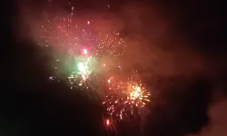 Bilecik Pazaryeri'nde coşku gökleri aydınlattı