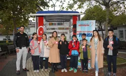 Bursa'da 'Gezici Kütüphane' Cumhuriyet coşkusunu mahallelere taşıdı