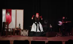 Cumhuriyet'in kuruluşu Bursa Osmangazi'de tek kişilik müzikalle anlatıldı
