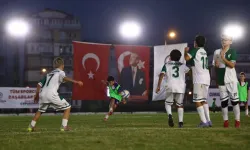 Denizli'de Gençler 'Cumhuriyet' için sahaya çıktı