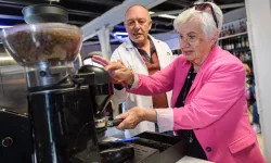 İzmir'de ileri yaş baristalar iş başında