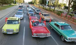 Kayseri Talas'tan klasik araçlarla Cumhuriyet coşkusu