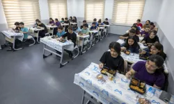 Mersin'de öğrencilere hem eğitim hem sıcak yemek desteği