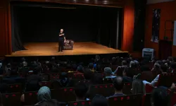 Tahsin Hasoğlu'ndan İZKİTAP'ta kahkaha dolu gece