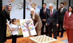 Bakan Göktaş, Hoşkubbe Millet Kütüphanesi'ni ziyaret etti