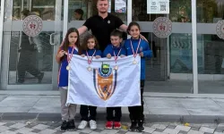 İnegöl'ün sporcuları yüzmede Türkiye dereceleriyle döndü