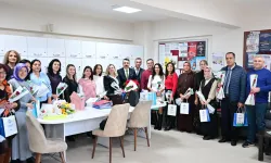 Bursa Yıldırım'da Öğretmenler Günü çiçeklerle kutlandı