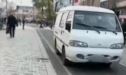 Düzce'de trafiğine kapalı caddeye ticari minibüs girdi!