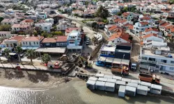 Foça'da dere yatağına yapılan kanal taşkını önledi