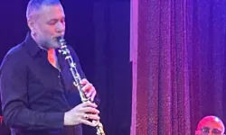 Hüsnü Şenlendirici Amerika turnesinde fırtına gibi esiyor