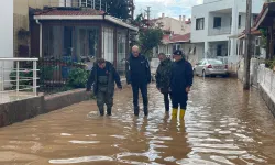 İzmir Foça'da sel! Selden etkilenen bölgelere Kaymakam Aydın'dan inceleme