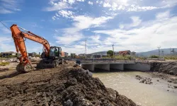 İzmir Yarımada'daki derelerden 100 bin ton malzeme çıkarıldı