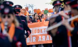 İzmir'de şiddete karşı 'turuncu' yürüyüş