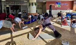 İzmirliler yoga ile esnedi