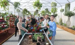 Özel bireyler, elleriyle hasat yapıp çiçek ekti