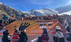 Palandöken'de 'Şiddete Karşı Tek Yürek'... Kadınlar ön saflarda yürüdü