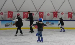 Ankara Keçiören'de ücretsiz buz pateni pistine yoğun ilgi
