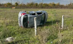 Düzce'de şarampole devrilen otomobilde sürücü yaralandı
