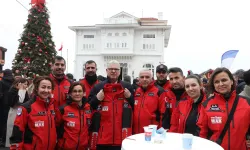 Mudanya'da belediye çalışanları yeni yılı Mütareke Meydanı'nda karşıladı