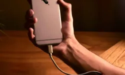 Telefonundan ayrı kalma korkusu ruh sağlığını etkiliyor!