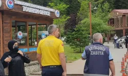 Turistlerin yüzü zabıta ile güldü