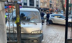 İnegöl'de kaza kameraya yansıdı! Bir aile ölümden böyle döndü