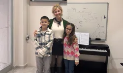 Balıkesir'in ikiz yetenekleri Londra'da başarıya koşuyor