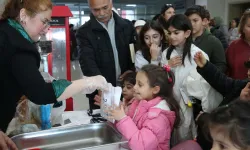 Çiğli'de çocuklar sinema keyfini Başkan Yıldız'la paylaştı