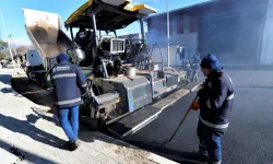 İzmir Bornova'da yol seferberliği sürüyor