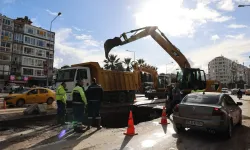 İzmir'de ana boru arızasına İZSU'dan hızlı müdahale