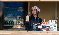 İzmirli Kahve'den bir milyon bardaklık rekor