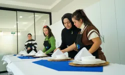 Meram'da down sendromlu bireylere sertifikalı komi eğitimi