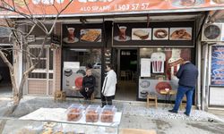 İnegöl’de Ramazan’da sigarayı bırakana süt helvası hediyesi