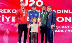 Bursa Büyükşehir füreşçileri 3 madalya ile döndü