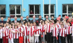 İnegölspor'dan 60 bin öğrenciye hediye