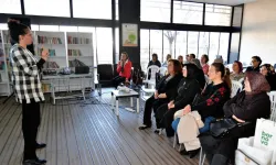 İzmir Bornova'da kadınlar hem üretiyor hem bilinçleniyor