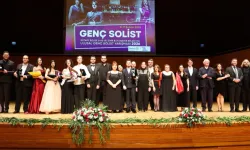 İzmir'de Genç Solist Yarışması'nda ödüller sahiplerini buldu
