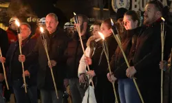 Mudanya'da 6 Şubat'a meşalelerle sessiz saygı