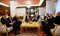 Müsavat Dervişoğlu orucunu Nevşehirlilerle açtı