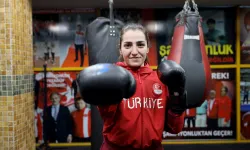 Sakarya'nın ringdeki parlayan yıldızı Ece Asude... Tarih yazmak istiyor