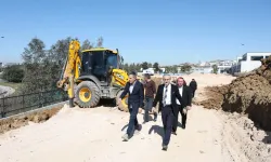 Çayırova'da Kent Park ve Fatih Sultan Mehmet Parkı'ndaki revizyon çalışmalarına yakın mercek