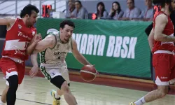 Lider Sakarya play-off'a çeyrek finalden gidiyor