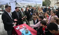 Manisa'da atık piller toplanıyor, fidanlar toprakla buluşuyor