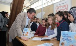 Başkan Erkan Aydın Bursa 23. Kitap Fuarı’nda Çocuk Yazarlarla Buluştu