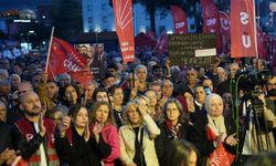 Bursa Kent Meydanı’nda Mustafa Bozbey’e destek mitingi