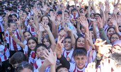 İnegöl OSB'den Öğrencilere İnegölspor Forması ve Eşofman Desteği