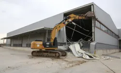 Bursa Nilüfer'de 4 bin metrekarelik kaçak depo yıkıldı
