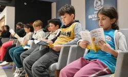 Denizli'de çocuklar 'Telefonu Bırak, Kitaba Sarıl' çağrısına kulak veriyor