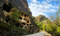 Gabar'da çifte keşif! Petrolün yanında 7 katlı 'Apartman Mağara' dikkat çekiyor (Özel Haber)