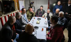 İzmir'de Başkan Eşki minibüsçülerle kahvaltıda buluştu